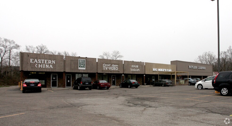 9613 N College Ave, Indianapolis, IN à louer - Photo de l’immeuble – Image 2 sur 3