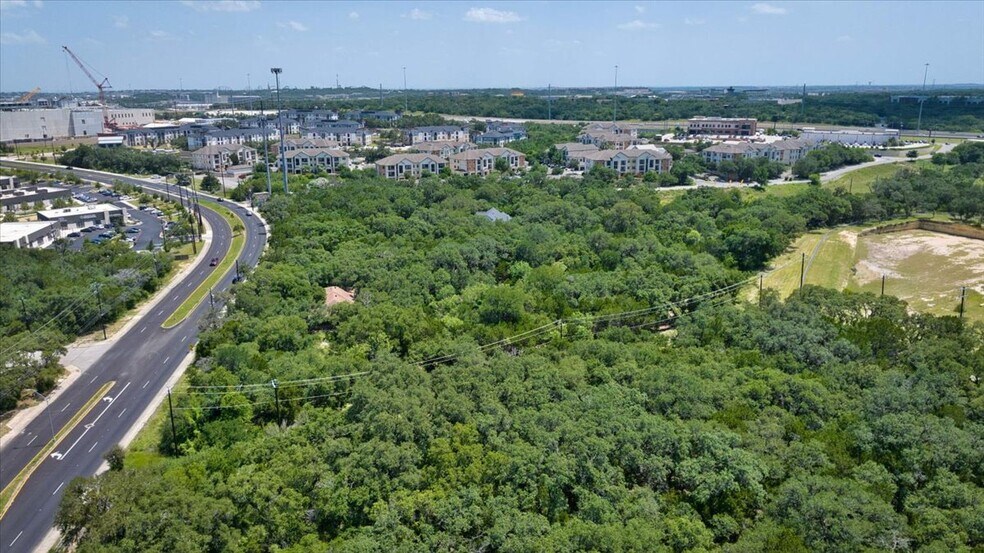5215 Rogers Rd, San Antonio, TX à vendre - Photo de l’immeuble – Image 3 sur 9