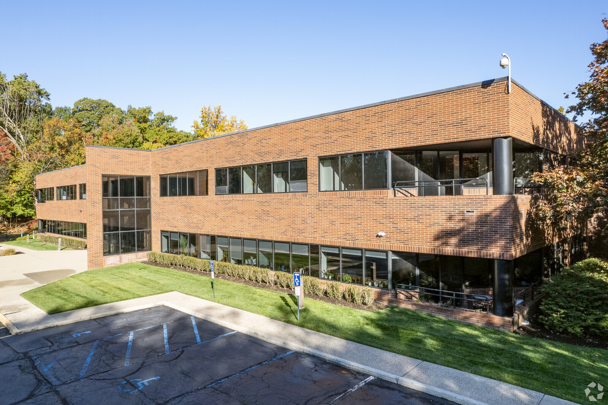 28 W Grand Ave, Montvale, NJ à louer Photo principale– Image 1 sur 16