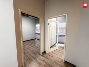 23734 Valencia Blvd, Valencia, CA à louer Photo intérieure– Image 2 sur 5