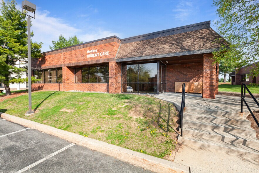1025 Berkshire Blvd, Wyomissing, PA à louer - Photo de l’immeuble – Image 3 sur 32