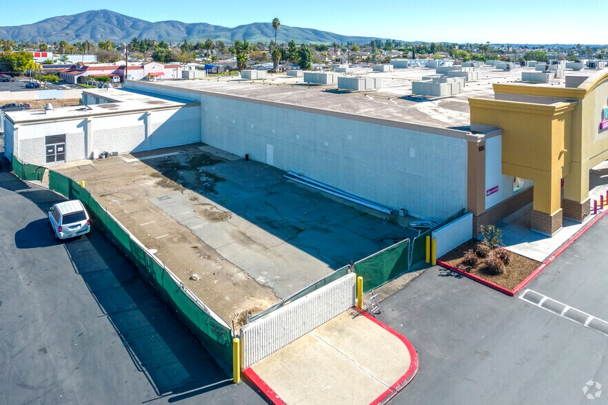 935 Sweetwater Rd, Spring Valley, CA à louer - Photo de l’immeuble – Image 2 sur 4