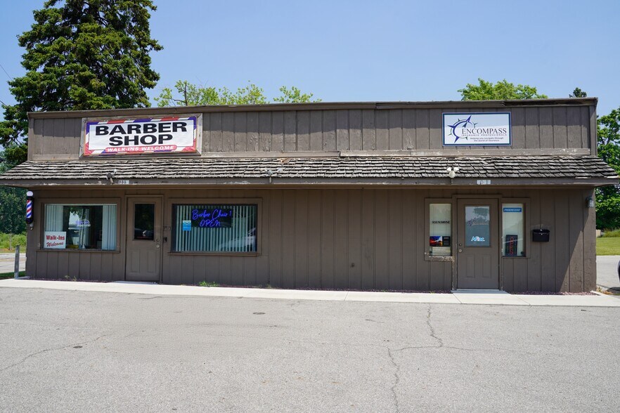 908 N Wayne St, Angola, IN à vendre - Photo de l’immeuble – Image 2 sur 4