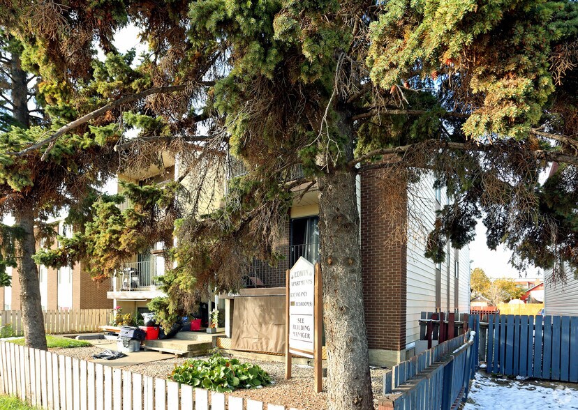 10144 154th St NW, Edmonton, AB à vendre - Photo de l’immeuble – Image 2 sur 3