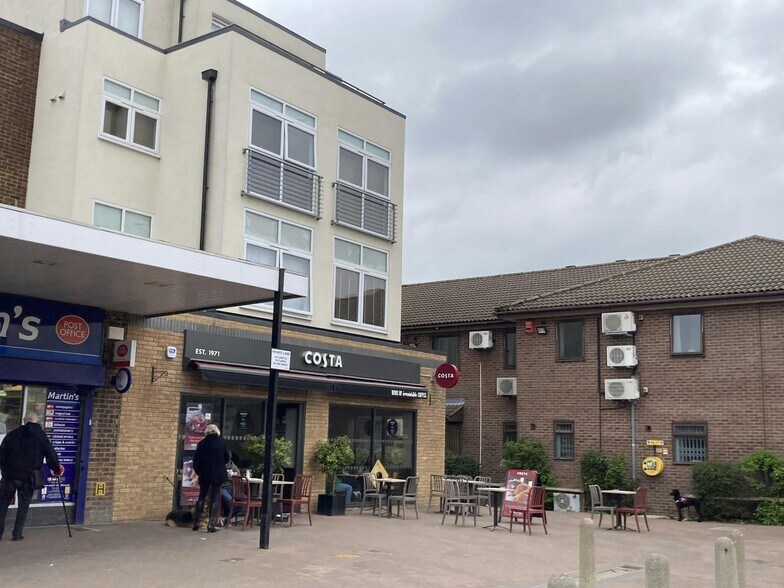 37 Jansel Sq, Aylesbury à vendre - Photo de l’immeuble – Image 2 sur 9