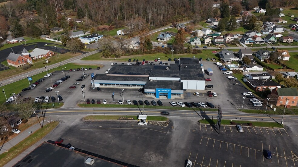 1229 Country Club Mnr, Fairmont, WV à vendre - Photo principale – Image 2 sur 24