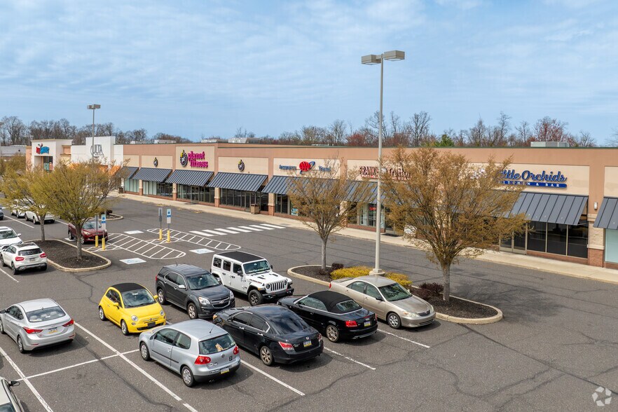 640 N West End Blvd, Quakertown, PA à louer - Photo de l’immeuble – Image 2 sur 8