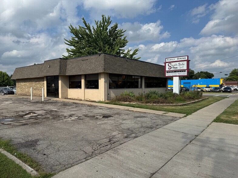 2769 E 9 Mile Rd, Warren, MI à vendre - Photo de l’immeuble – Image 1 sur 5