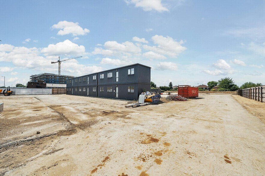 Delamare Rd, Cheshunt à louer - Photo de l’immeuble – Image 2 sur 14