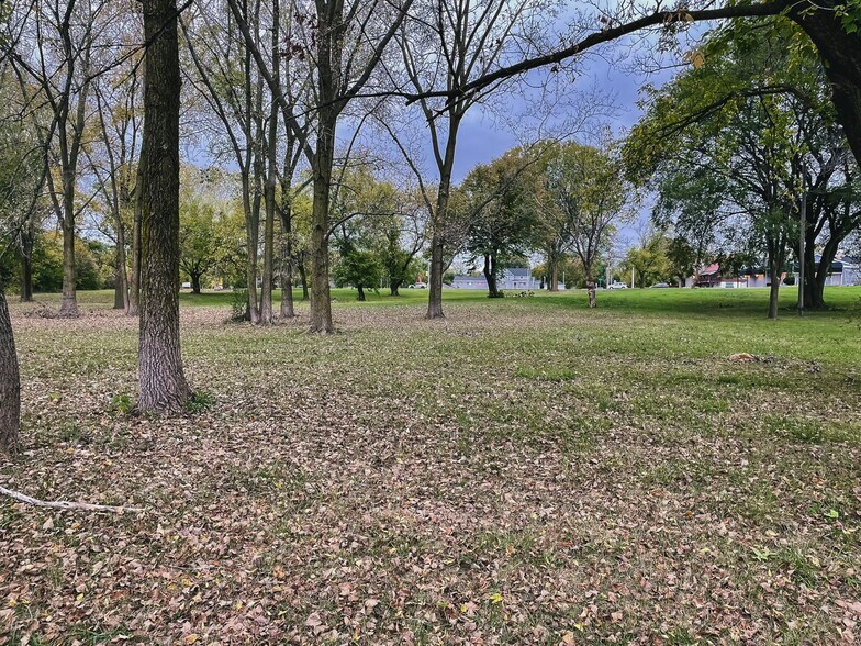 1465 North Green Bay, Waukegan, IL à vendre - Photo de l’immeuble – Image 2 sur 2