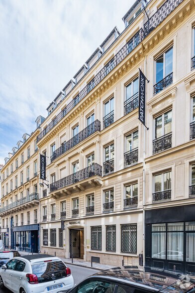 50 Rue Taitbout, Paris à louer - Photo de l’immeuble – Image 2 sur 4