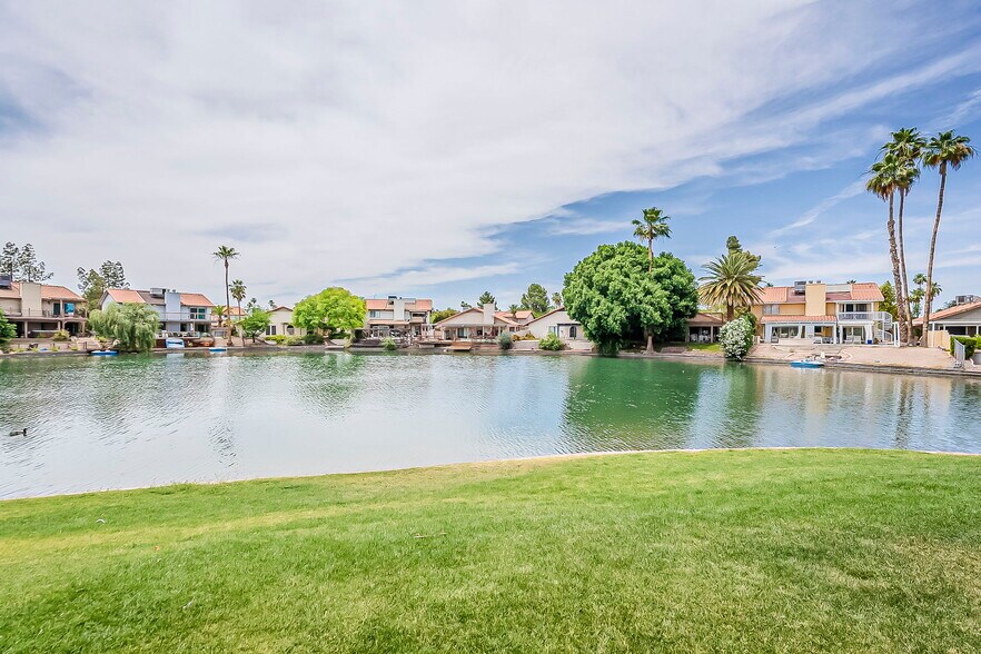 2222 S Dobson Rd, Mesa, AZ à louer - Photo de l’immeuble – Image 2 sur 31