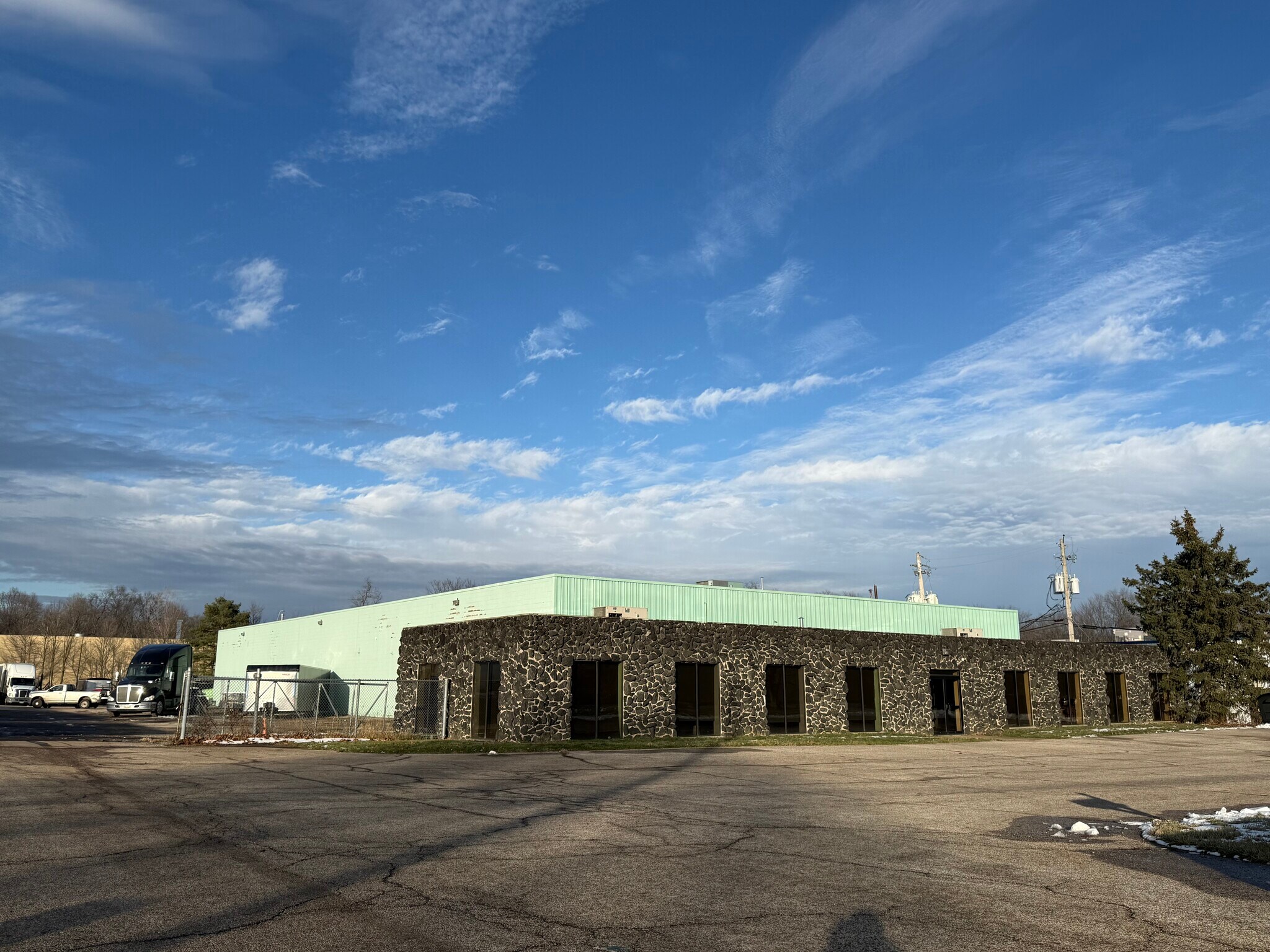 2035 Midway Dr, Twinsburg, OH à vendre Photo de l’immeuble– Image 1 sur 13