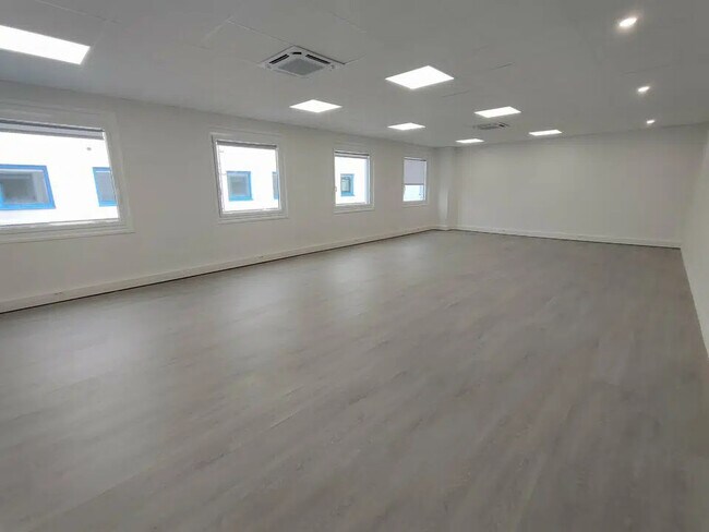 Plus de détails pour Bureau à vendre