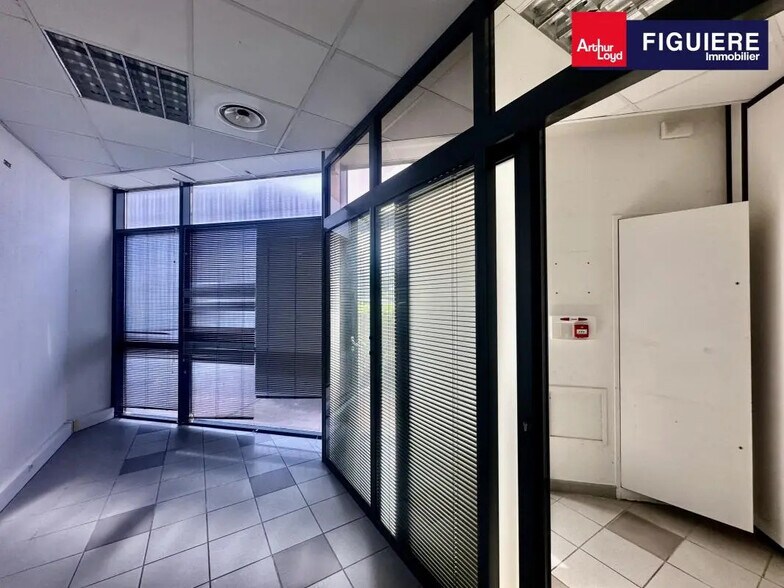 465 Rue Claude Nicolas Ledoux, Aix-en-Provence à louer - Photo de l’immeuble – Image 2 sur 12