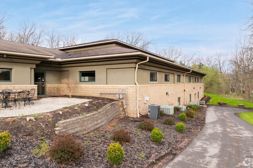 1600 Moseley Rd, Fairport, NY à louer - Photo de l’immeuble – Image 2 sur 8