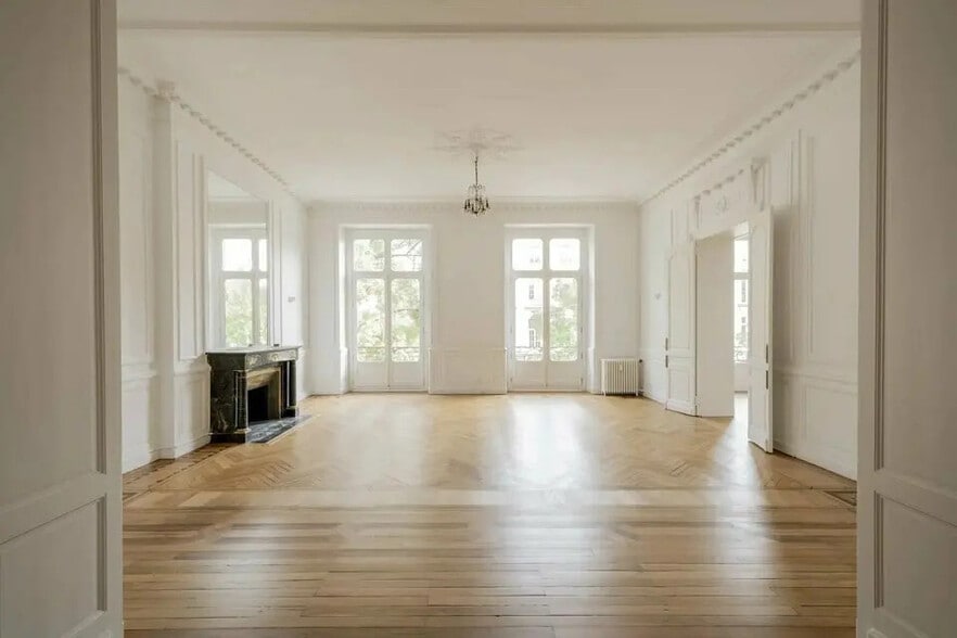 Bureau dans Paris à louer - Photo de l’immeuble – Image 1 sur 11