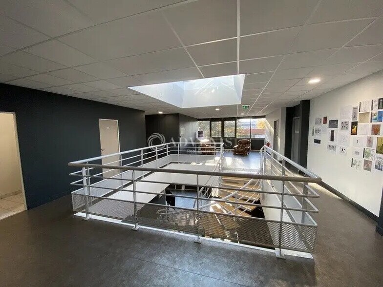 Bureau dans Trappes à louer - Photo de l’immeuble – Image 2 sur 3