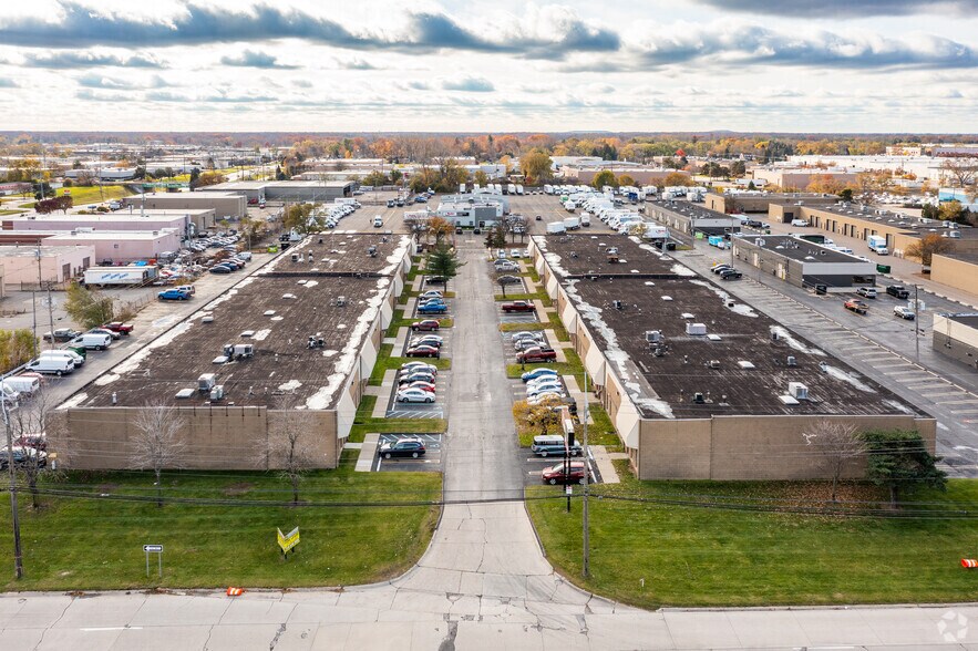 37473-37493 Schoolcraft Rd, Livonia, MI à louer - Aérien – Image 3 sur 5