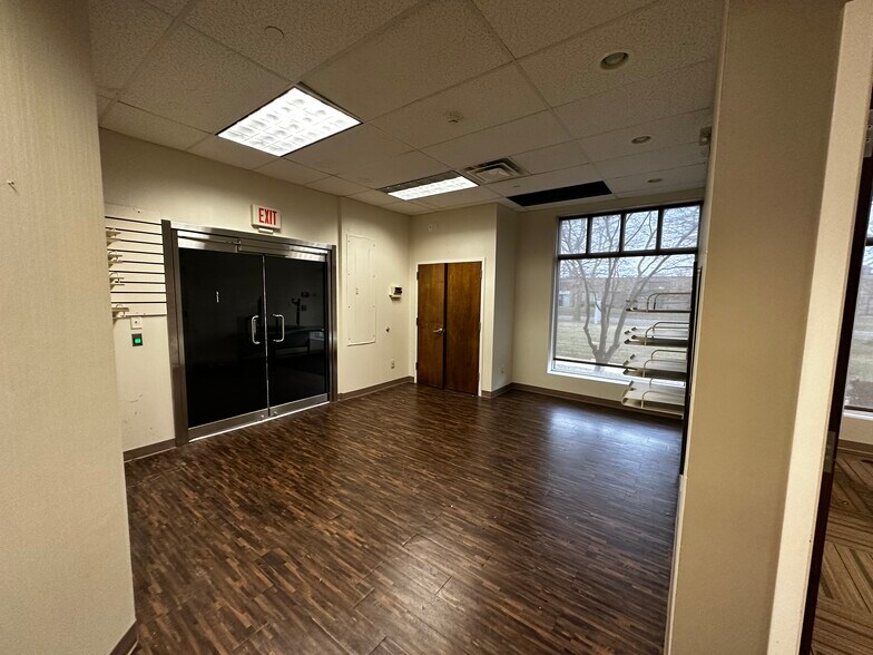 110 Marcus Blvd, Hauppauge, NY à louer - Photo intérieure – Image 2 sur 13