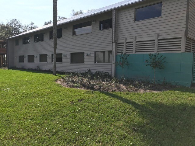 1819 Riverview Dr, Melbourne, FL à louer - Photo de l’immeuble – Image 2 sur 7