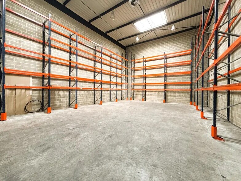 Local d’activités dans Villebon-sur-Yvette à louer - Photo intérieure – Image 2 sur 9