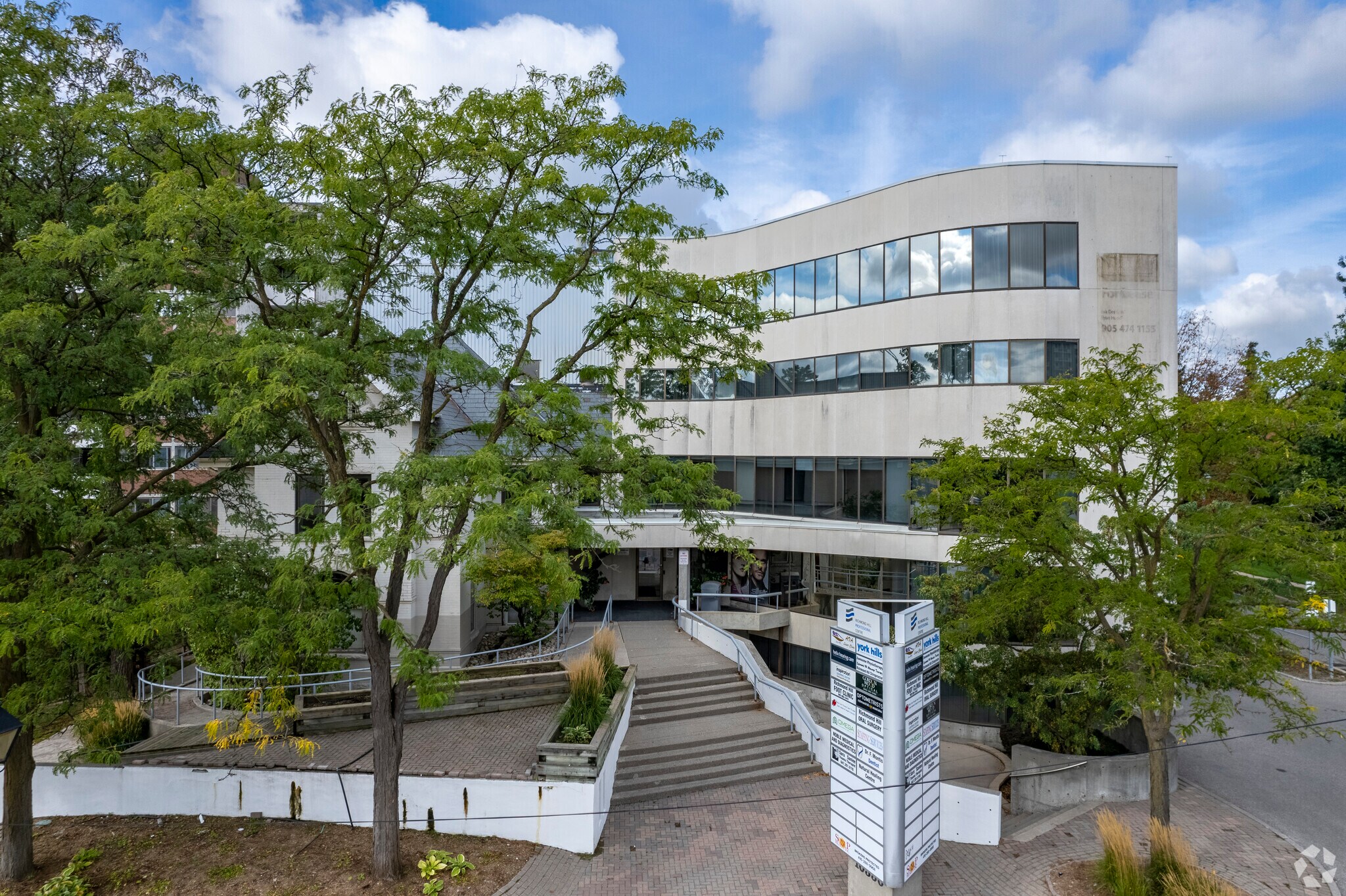 10350 Yonge St, Richmond Hill, ON à louer Photo principale– Image 1 sur 6