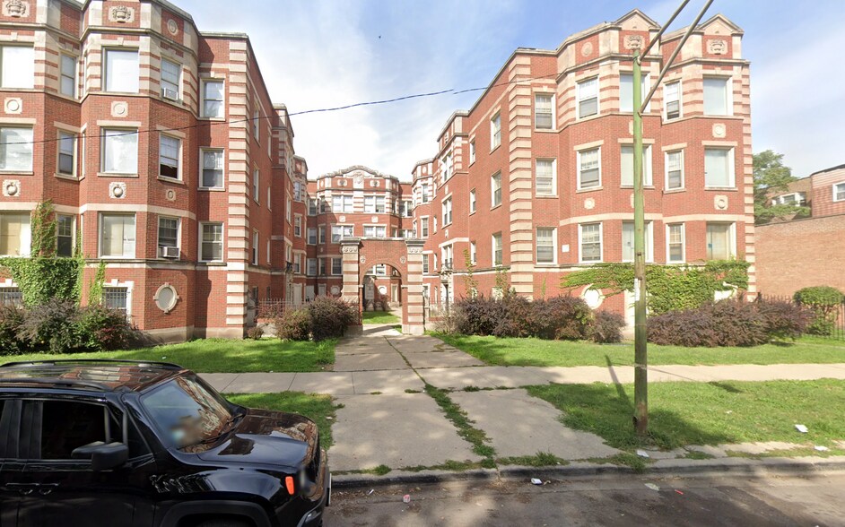 8054 S Ingleside Ave, Chicago, IL à vendre - Photo de l’immeuble – Image 2 sur 21
