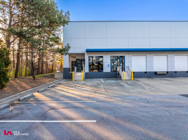 1300 Northbrook Pky, Suwanee, GA à louer - Photo de l’immeuble – Image 3 sur 7
