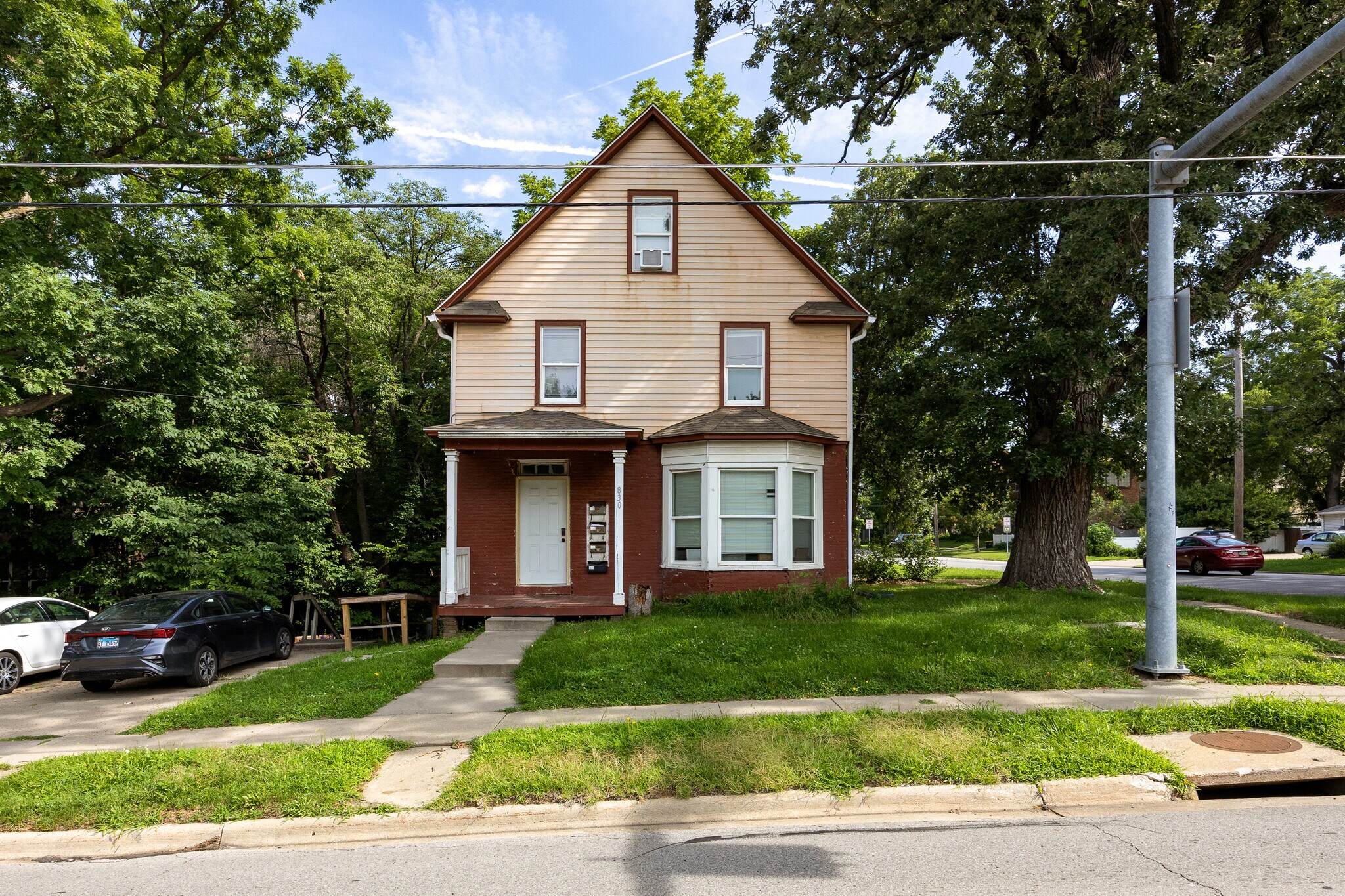 830 E Burlington St, Iowa City, IA à vendre Photo principale– Image 1 sur 7