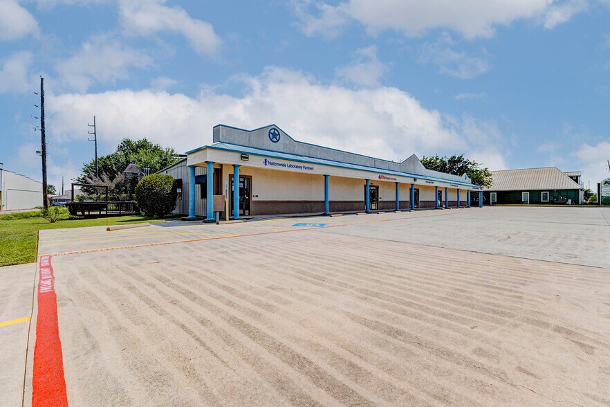 1101 Alma St, Tomball, TX à louer - Photo de l’immeuble – Image 3 sur 29