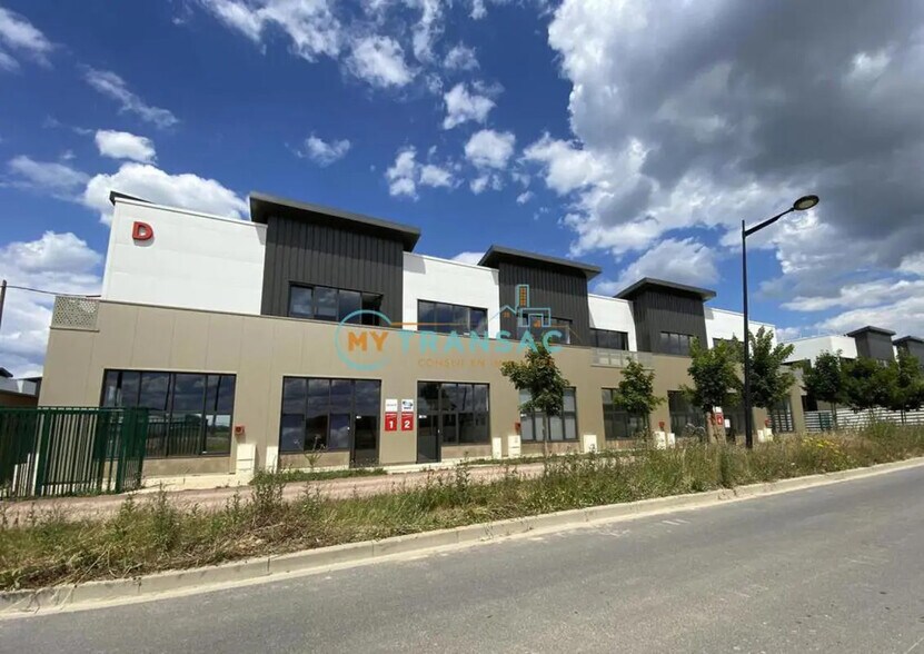 Local d'activités dans Saint-Pierre-du-Perray à vendre - Photo de l’immeuble – Image 1 sur 11