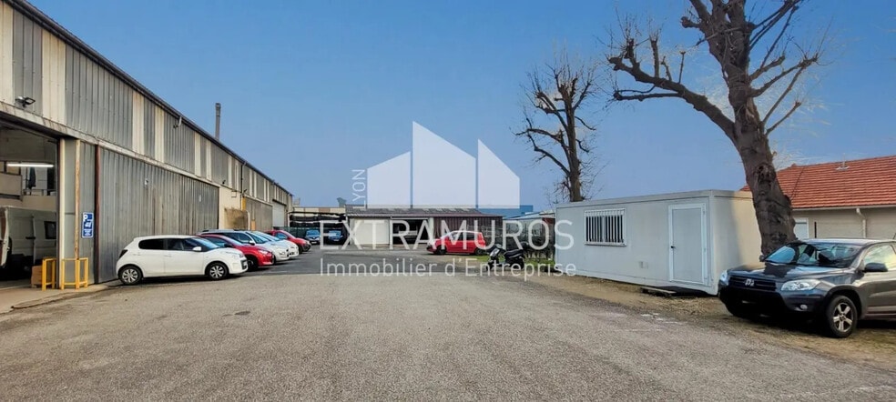 Local d'activités dans Villefranche-sur-Saône à vendre - Photo de l’immeuble – Image 3 sur 11