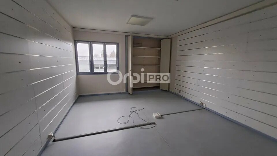 Bureau dans SERRES-CASTET à vendre - Photo de l’immeuble – Image 3 sur 9