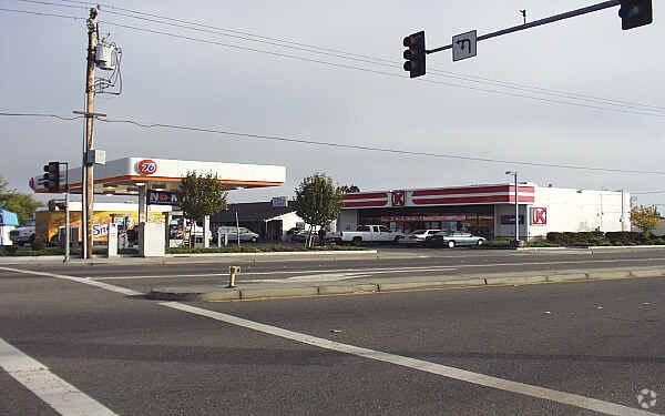 16438-16460 S Cambridge Dr, Lathrop, CA à louer - Photo principale – Image 1 sur 23