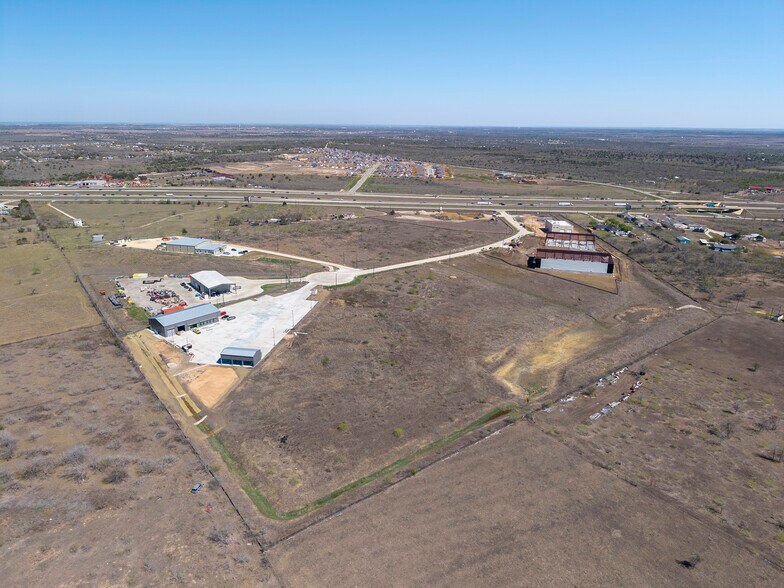 8409 Maha Ct, Mustang Ridge, TX à vendre - Photo de l’immeuble – Image 2 sur 5