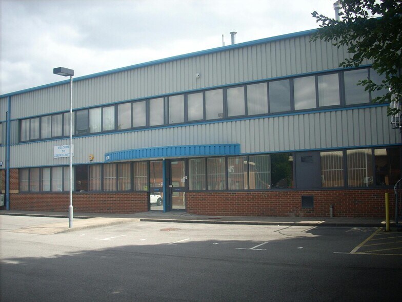 3 Maple Centre, Downmill Road, Bracknell à louer - Photo de l’immeuble – Image 1 sur 5