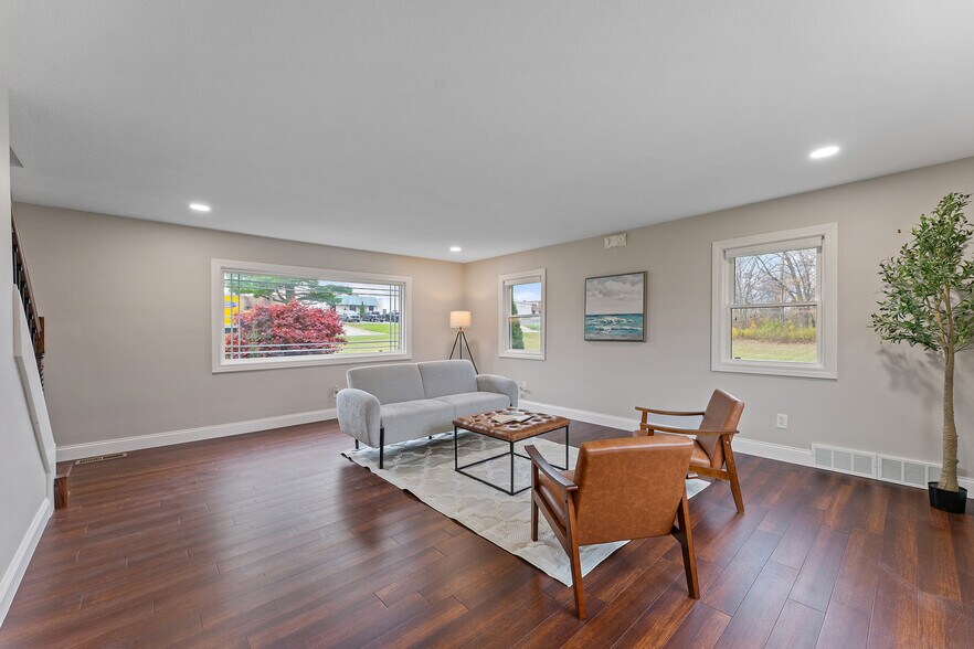 784 McClurg Rd, Youngstown, OH à vendre - Photo intérieure – Image 3 sur 26