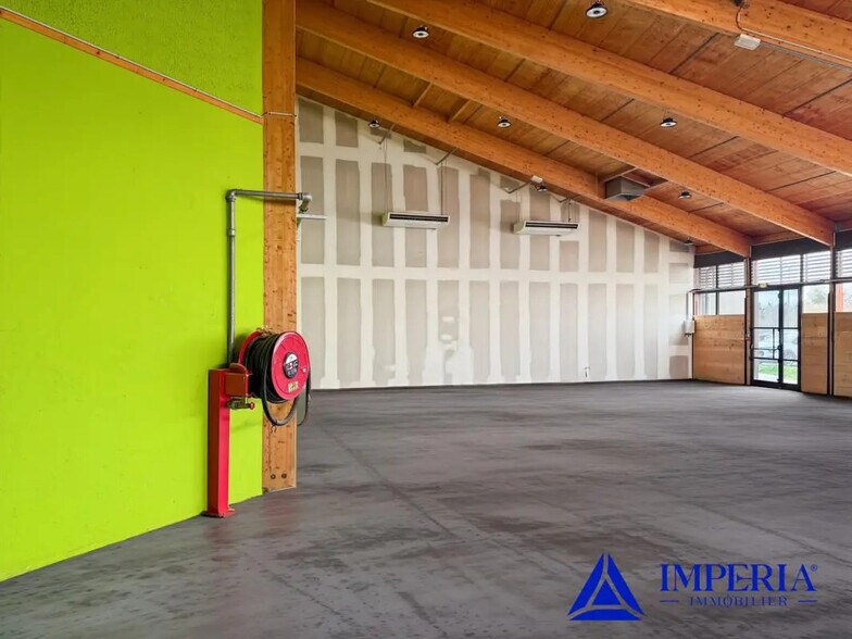 Local commercial dans Saint-Cyr-sur-Loire à louer - Photo intérieure – Image 3 sur 11