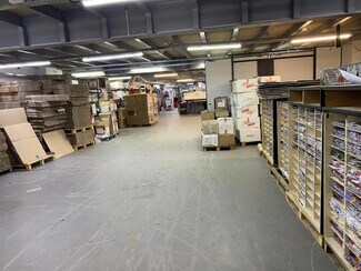 Plus de détails pour Local d'activités à louer