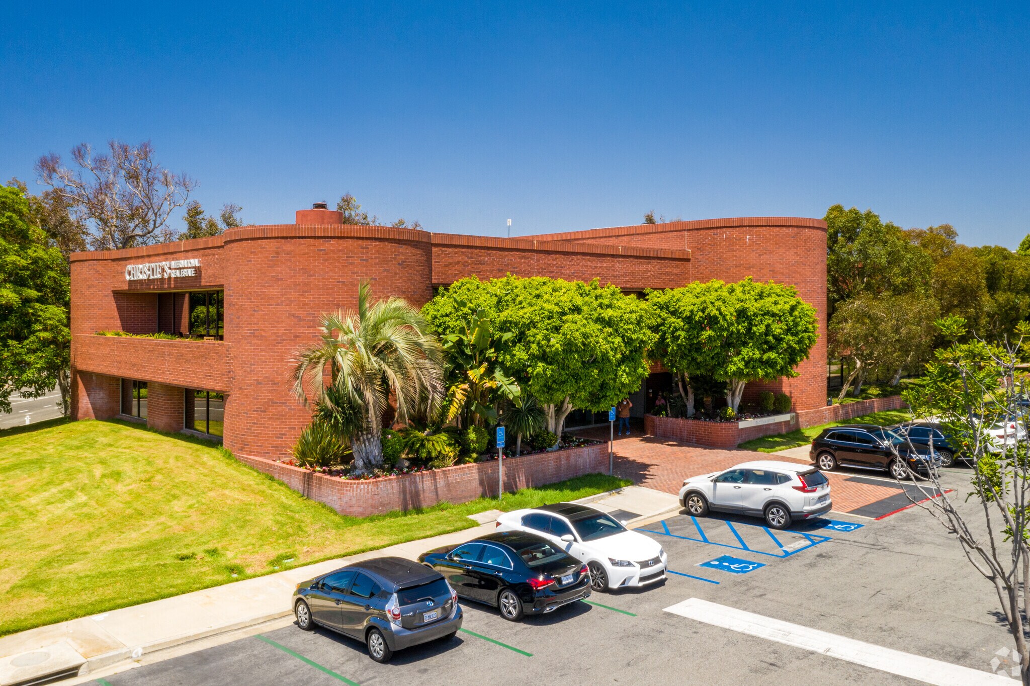 4 Corporate Plaza Dr, Newport Beach, CA à louer Photo principale– Image 1 sur 5