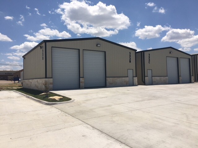 132 N Grants Ln, White Settlement, TX à vendre - Photo de l’immeuble – Image 2 sur 22