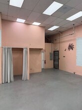 310-326 N Azusa Ave, Covina, CA à louer Photo intérieure– Image 2 sur 4