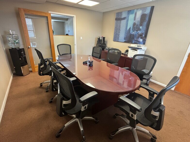 707 Walt Whitman Rd, Melville, NY à louer - Photo de l’immeuble – Image 3 sur 9