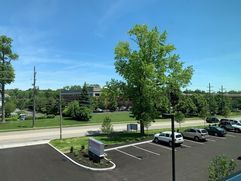 4665 E Galbraith Rd, Cincinnati, OH à louer - Photo de l’immeuble – Image 2 sur 6
