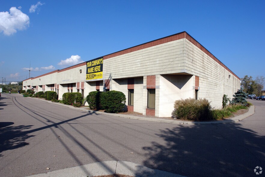 24025-24043 Research Dr, Farmington Hills, MI à louer - Photo principale – Image 1 sur 6