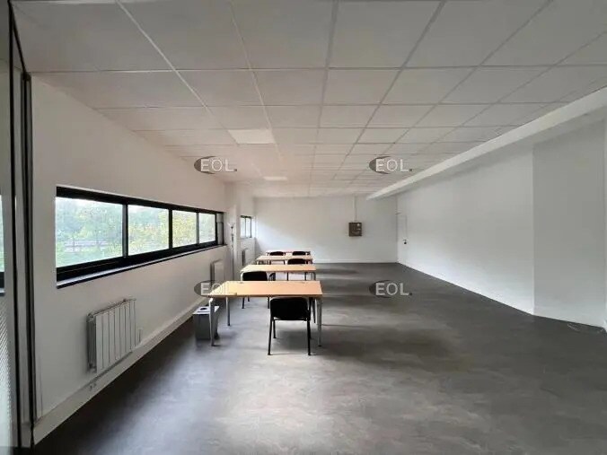 Local d’activités dans Saint-Denis à louer - Photo de l’immeuble – Image 3 sur 17