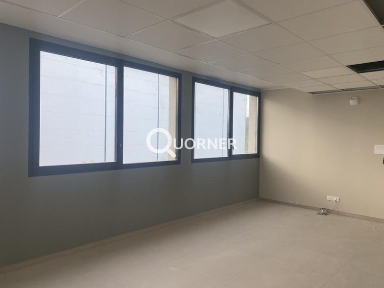 Bureau dans Frejus à vendre - Photo intérieure – Image 2 sur 4