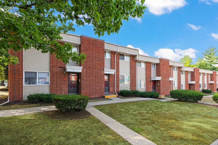 1801 W John St, Champaign, IL à vendre - Photo de l’immeuble – Image 2 sur 6