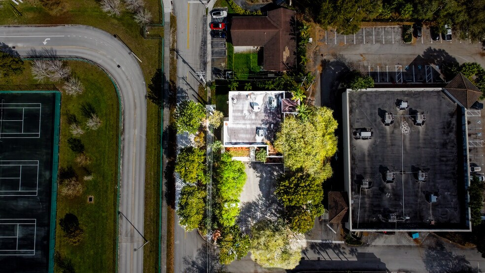 9009 Pines Blvd, Pembroke Pines, FL à louer - Photo de l’immeuble – Image 3 sur 29